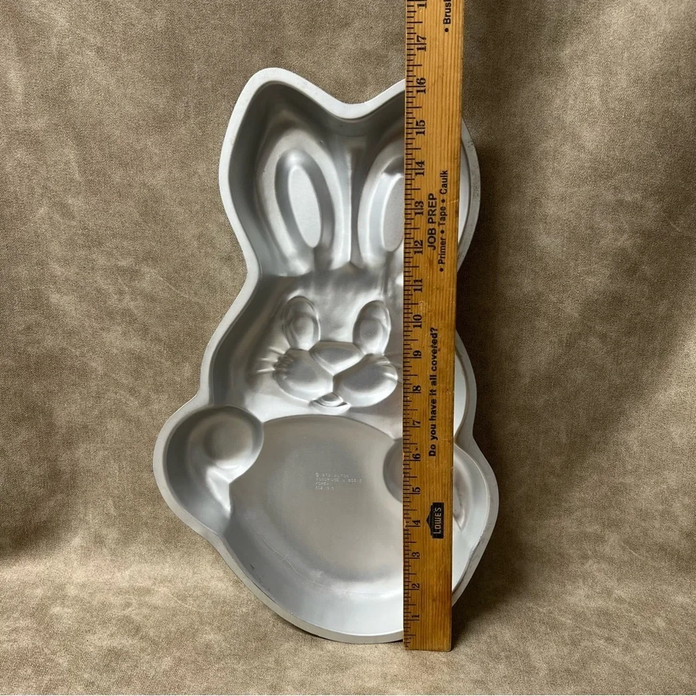 Vintage 1979 Wilton Easter Bunny with Egg Cake Party Pan